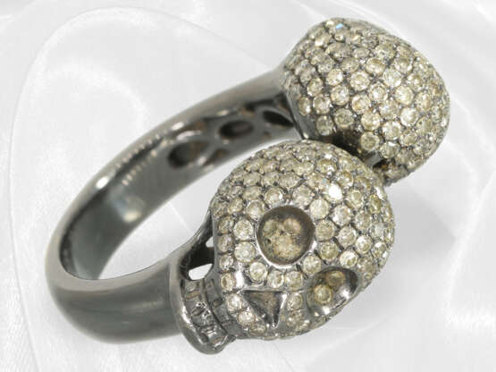Ring: Außergewöhnlicher, seltener Diamant-Designer-Goldschmiedering Motiv "Totenköpfe" aus 18K Weißgold - фото 2