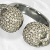 Ring: Außergewöhnlicher, seltener Diamant-Designer-Goldschmiedering Motiv "Totenköpfe" aus 18K Weißgold - Foto 3