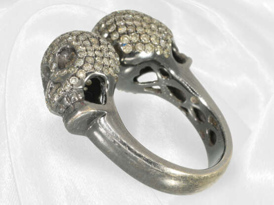 Ring: Außergewöhnlicher, seltener Diamant-Designer-Goldschmiedering Motiv "Totenköpfe" aus 18K Weißgold - Foto 4