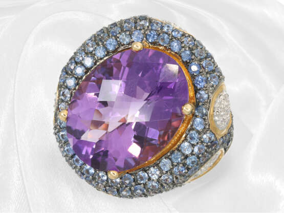 Ring: Prunkvoller, ausgesprochen dekorativer und ungewöhnlicher Amethyst/Saphir/Brillant-Goldschmiedering - photo 2