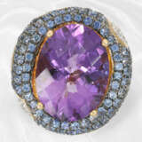 Ring: Prunkvoller, ausgesprochen dekorativer und ungewöhnlicher Amethyst/Saphir/Brillant-Goldschmiedering - photo 4