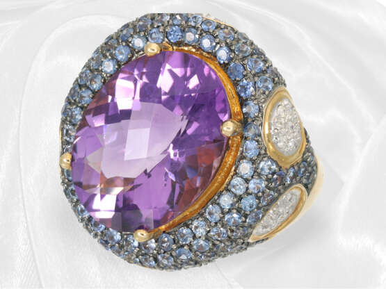 Ring: Prunkvoller, ausgesprochen dekorativer und ungewöhnlicher Amethyst/Saphir/Brillant-Goldschmiedering - photo 7