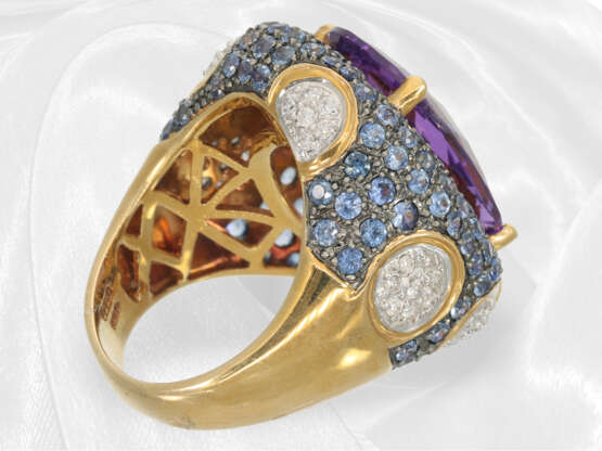 Ring: Prunkvoller, ausgesprochen dekorativer und ungewöhnlicher Amethyst/Saphir/Brillant-Goldschmiedering - photo 9