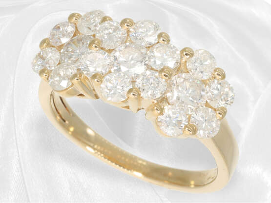 Ring: Sehr schöner Blütenring mit Brillanten, ca. 2,16ct - photo 3