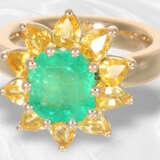 Ring: handgefertigter neuwertiger Smaragdring mit gelben Saphiren, insgesamt ca. 4,91ct, Manufaktur Schupp - photo 3