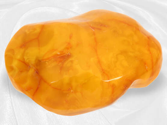 Außergewöhnlich großer Bernstein, seltene Farbe, sog. "butterscotch amber", über 1000ct - photo 1