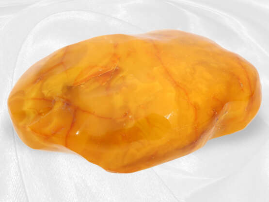 Außergewöhnlich großer Bernstein, seltene Farbe, sog. "butterscotch amber", über 1000ct - фото 2