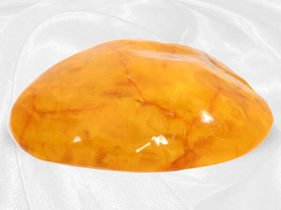 Außergewöhnlich großer Bernstein, seltene Farbe, sog. "butterscotch amber", über 1000ct - фото 3