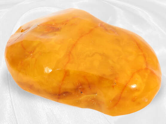 Außergewöhnlich großer Bernstein, seltene Farbe, sog. "butterscotch amber", über 1000ct - Foto 5