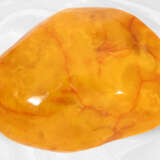 Außergewöhnlich großer Bernstein, seltene Farbe, sog. "butterscotch amber", über 1000ct - фото 6