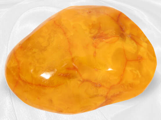 Außergewöhnlich großer Bernstein, seltene Farbe, sog. "butterscotch amber", über 1000ct - photo 6