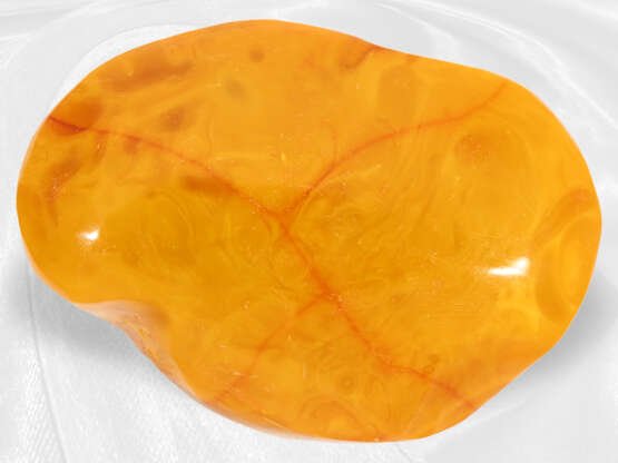 Außergewöhnlich großer Bernstein, seltene Farbe, sog. "butterscotch amber", über 1000ct - photo 7