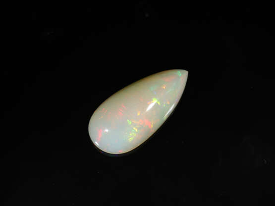 Opal: Schöner Opal-Cabochon in Tropfenform und mit tollem Farbspiel , ca. 20,5ct - Foto 2