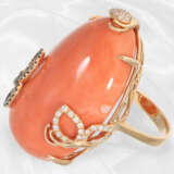 Ring: Äußerst dekorativer, neuwertiger Goldschmiedering mit großer Koralle 65ct! sowie Brillanten, Unikat - photo 5