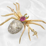 Brosche: Unikate antike Goldschmiedebrosche "Spinne" mit Rubin, Diamanten und Smaragden - photo 3