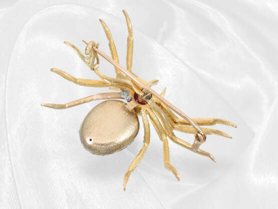 Brosche: Unikate antike Goldschmiedebrosche "Spinne" mit Rubin, Diamanten und Smaragden - photo 4