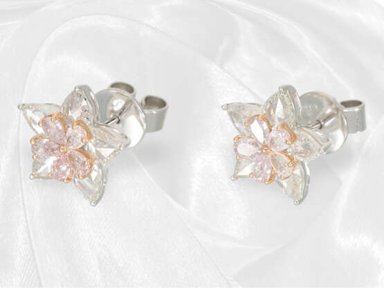 Ohrringe: Sehr wertvoller Ohrschmuck, Darstellung schöner Blüten mit hochwertigem Diamantbesatz, ca. 2,14ct - Foto 4