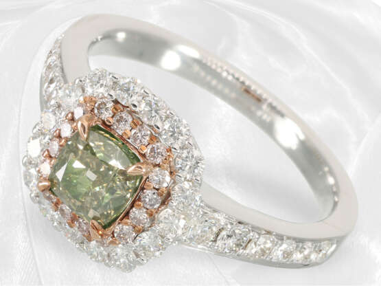Neuwertiger, sehr eleganter Brillant-Goldschmiedering, natürlicher grüner Diamant von ca. 0,91ct - photo 1