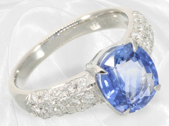 Ring: Eleganter Saphir/Brillant-Goldschmiedering, sehr schöner Saphir von ca. 3,65ct, Platin, ungetragen - photo 2
