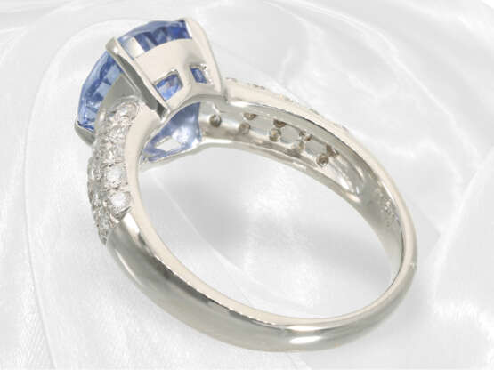 Ring: Eleganter Saphir/Brillant-Goldschmiedering, sehr schöner Saphir von ca. 3,65ct, Platin, ungetragen - Foto 4