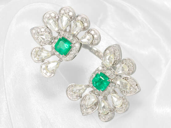 Ring: Äußerst aufwendig und hochwertig gefertigter Smaragd/Diamant-Goldschmiedering, Handarbeit aus 18K Weißgold, 4,01ct - photo 1