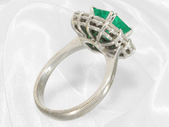 Ring: Hochwertiger Brillantring mit schönem, leuchtenden Smaragd von ca. 2ct - photo 5