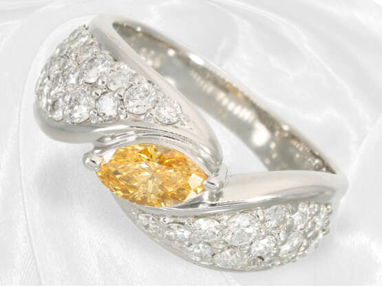 Ring: Neuwertiger und raffiniert gefertigter Brillant/Diamant-Goldschmiedering, oranger Fancy-Diamant von ca. 0,46ct - фото 1