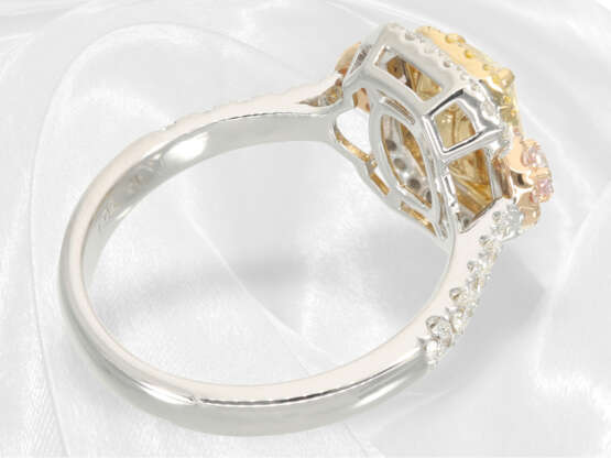 Ring: Ungetragener, sehr hochwertiger Fancy-Brillant/Diamantring, Mittelstein von 1,02ct, insgesamt 1,73ct - фото 6