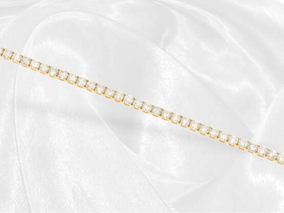 Armband: Hochwertiges, klassisches Tennis-Brillantarmband, ca. 6,79ct - Foto 3