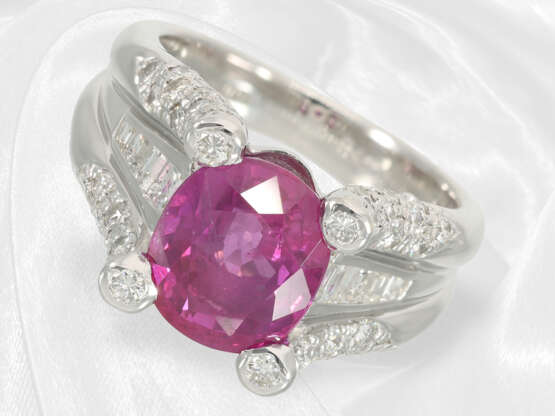 Ring: Sehr dekorativer Diamantring mit feinem natürlichen Rubin "Purple Red",4,77ct, Platin, mit GIA-Report - Foto 1