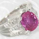 Ring: Sehr dekorativer Diamantring mit feinem natürlichen Rubin "Purple Red",4,77ct, Platin, mit GIA-Report - фото 4