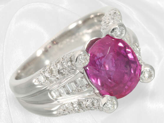 Ring: Sehr dekorativer Diamantring mit feinem natürlichen Rubin "Purple Red",4,77ct, Platin, mit GIA-Report - Foto 4