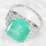 Ring: wertvoller Brillant/Smaragd-Goldschmiedering mit großem Smaragd, Handarbeit aus Platin, Smaragd ca.8ct - фото 5