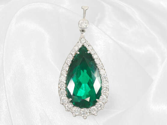 Exclusiver Smaragd/Brillant-Goldschmiedeanhänger von Wempe, äußerst seltener Smaragd von 6,59ct incl.Wertgutachten über 59.650€ - photo 2