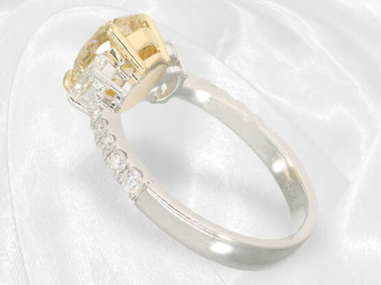Ring: Aufwendig gestalteter Brillant/Diamantring, ovaler Fancy Mittelstein 2,09ct, GIA-Zertifikat - фото 5