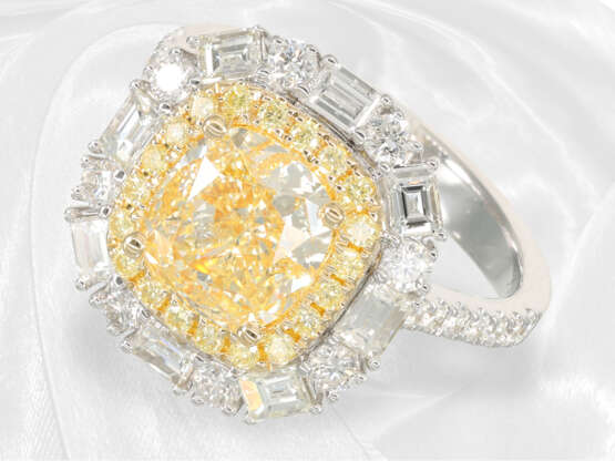 Wertvoller neuwertiger Diamantring mit einem gelben Diamanten von 3ct sowie weiteren Brillanten/Diamanten - фото 1