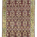 A LARGE AGRA CARPET - Foto 1