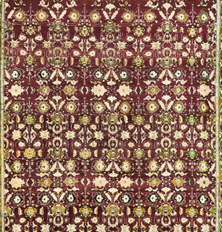 A LARGE AGRA CARPET - photo 3