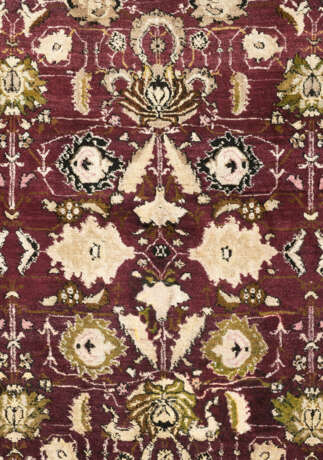 A LARGE AGRA CARPET - photo 4