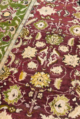 A LARGE AGRA CARPET - photo 7