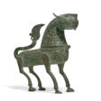 A LARGE AND IMPRESSIVE KHORASSAN ENGRAVED AND PIERCED BRONZE INCENSE BURNER IN THE FORM OF A LION - Auktionsware