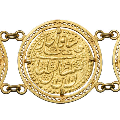A BELT OF TWENTY GOLD COINS FROM THE REIGN OF FATH `ALI SHAH QAJAR (R. 1797-1834) - Foto 3