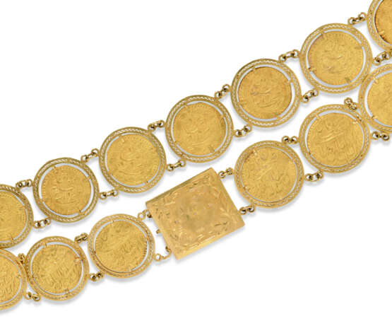 A BELT OF TWENTY GOLD COINS FROM THE REIGN OF FATH `ALI SHAH QAJAR (R. 1797-1834) - Foto 4