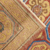 A KHOTAN RUG - Foto 6