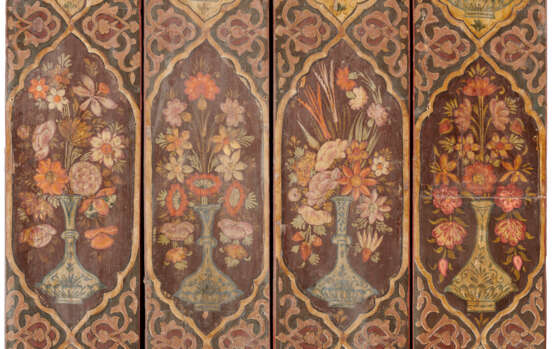 SIX LONG GILT, GESSOED, AND PAINTED CARVED WOOD PANELS - фото 4