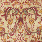 A LARGE AGRA CARPET - Foto 3