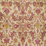 A LARGE AGRA CARPET - Foto 4