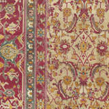 A LARGE AGRA CARPET - фото 5