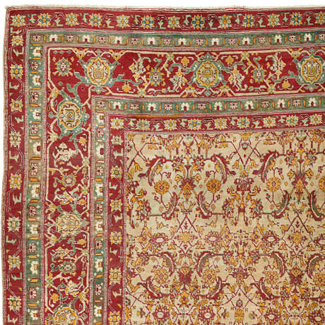 A LARGE AGRA CARPET - photo 6