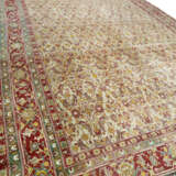 A LARGE AGRA CARPET - photo 7